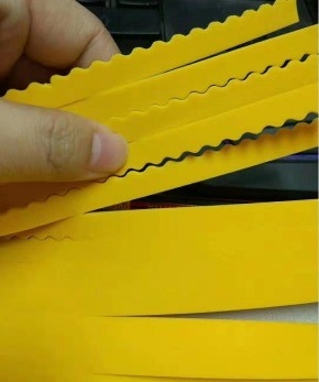 Alta elasticità giallo 8 mm taglio a stampo di espulsione spugna di gomma slot di gomma piatto di compensato di acciaio regola di taglio a stampo