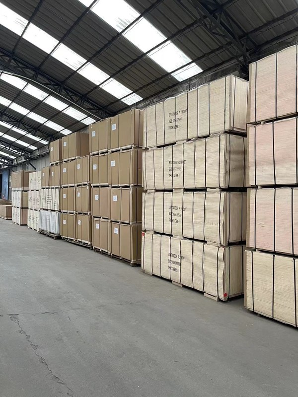 Tre quarti di pollice di compensato di encalyptus film piatto di fronte a compensato 8x4 con umidità 6%-8%