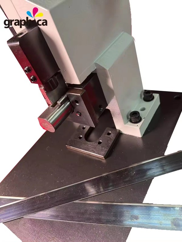 Strumento di produzione manuale per il taglio/lapping/notching di barre di acciaio G.W. 35 kg