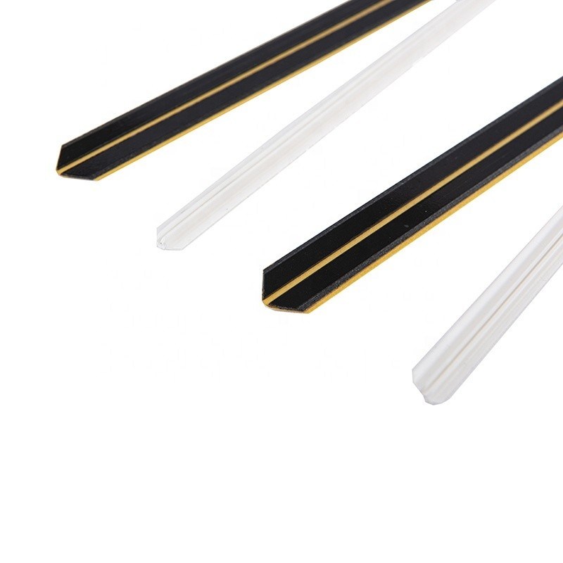 Matrice a base nera inversa e perfetta per la fabbricazione di scatole di cartone ondulato